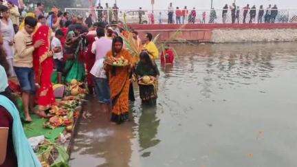 थानेसर: कुरुक्षेत्र ब्रह्मसरोवर पर छठ पर्व पर लाखों श्रद्धालुओं ने उगते सूर्य की पूजा की, घर के लिए हुए प्रस्थान