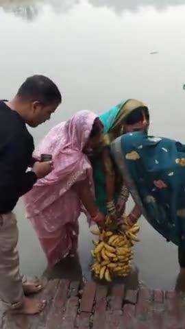 DGP अनिल प्रथम के निजी सचिव विनय बिहारी ने छठ बिहार मे मानते हुए..