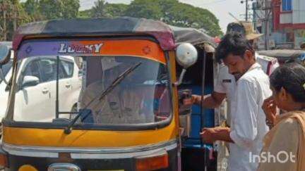 ಶಿವಮೊಗ್ಗ: ನಗರದಲ್ಲಿ ಪ್ರಯಾಣಿಕರ ಬಳಿ ಆಟೋ ಮೀಟರ್ ಬಳಸದೆ ಹೆಚ್ಚಿನ ದರ ಕೇಳುತ್ತಿದ್ದ 20 ಆಟೋ ವಶಕ್ಕೆ ಪಡೆದ ಪೊಲೀಸರು