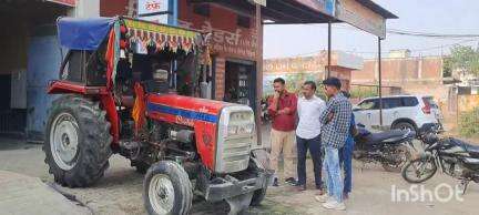 धौलपुर: मिडवे के पास किसान ने एजेंसी के बाहर ट्रैक्टर में लगाई आग, बार-बार खराब होने की वजह से किया ऐसा