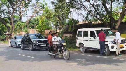 गोविंदपुर: सीधाटांड़ में विधानसभा चुनाव को लेकर FST टीम ने चलाया सघन वाहन जांच अभियान