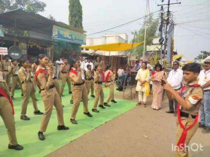 रिसोड: डॉ. आंबेडकर चौकात विद्यार्थ्यांनी पथनाट्याद्वारे केली मतदान जनजागृती, निवडणूक निर्णय अधिकारी वैशाली देवकर यांची उपस्थिती