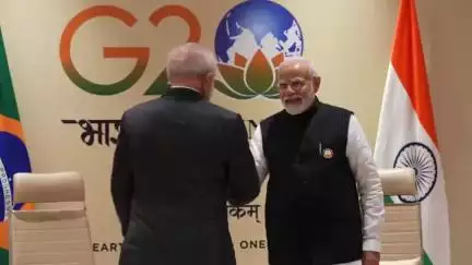 प्रधानमंत्री श्री नरेंद्र मोदी ने नई दिल्ली में आयोजित #G20 शिखर सम्मेलन के मौक़े पर ब्राज़ील के राष्ट्रपति श्री लुइज़ इनासियो लूला डी सिल्वा से मुलाक़ात की।

विवरण : https://pib.gov.in/PressReleasePage.aspx?PRID=19