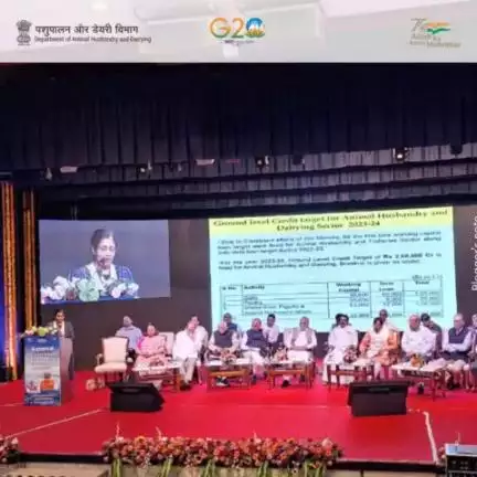 Smt. Varsha Joshi, Additional Secretary (AHD), shared a presentation on KCC at the National Conference on KCC at Yashwantrao Chavan Centre, Mumbai, Maharashtra. She shared her insights on the current challenges and opportunities in #AHD