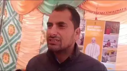 #ViksitBharatSankalpYatra aims to reach the unreached & making people aware of various flagship schemes of govt. Kuldeep Singh, a Farmer from Pingloga, J&K explained about the Credit provided to him under the #KCC scheme for agriculture.