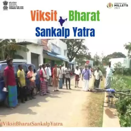 #VBSY aims to ensure 100% saturation of govt. flagship schemes, ensuring no one is left behind in India's journey towards becoming a developed nation. Drone demo of nano urea spray on paddy fields live conducted to showcase its use in agri.