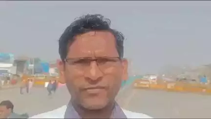 "It is taking 2-3 hours to travel, the work is suffering as the labourers are unable to come" - a resident from #singhuborder .
#pibindia #mib_india