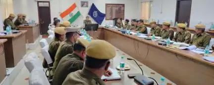 जिला पुलिस अधीक्षक, श्री राजन दुष्यंत द्वारा जिला मुख्यालय पर ली अपराध गोष्ठी, संवेदनशील व त्वरित कार्यवाही हेतु अधिकारियों को किया निर्देशित।
#BhilwaraPolice #RajasthanPolice